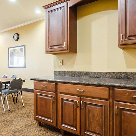 Comfort Suites Salina South Екстер'єр фото
