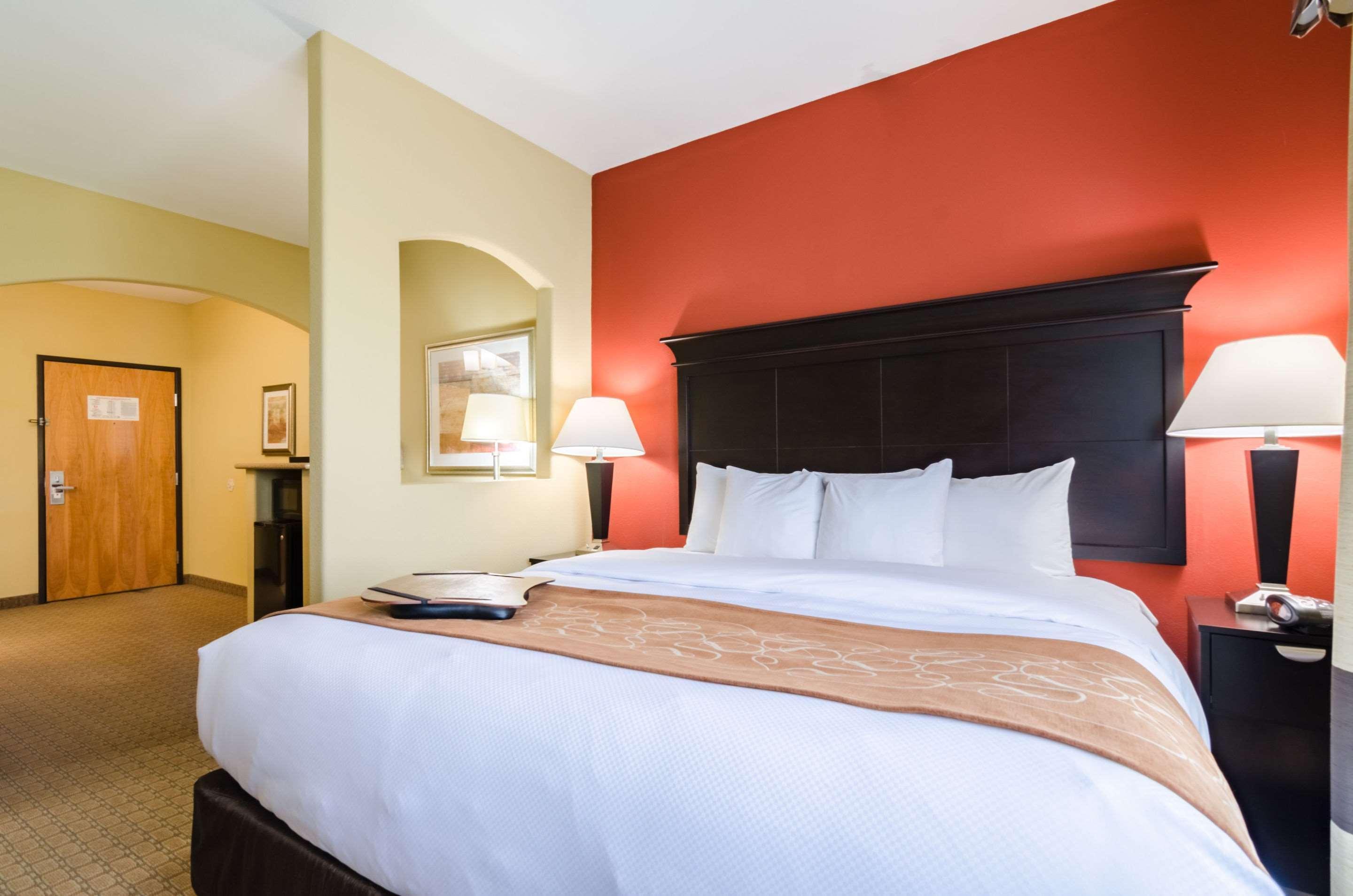 Comfort Suites Salina South Екстер'єр фото