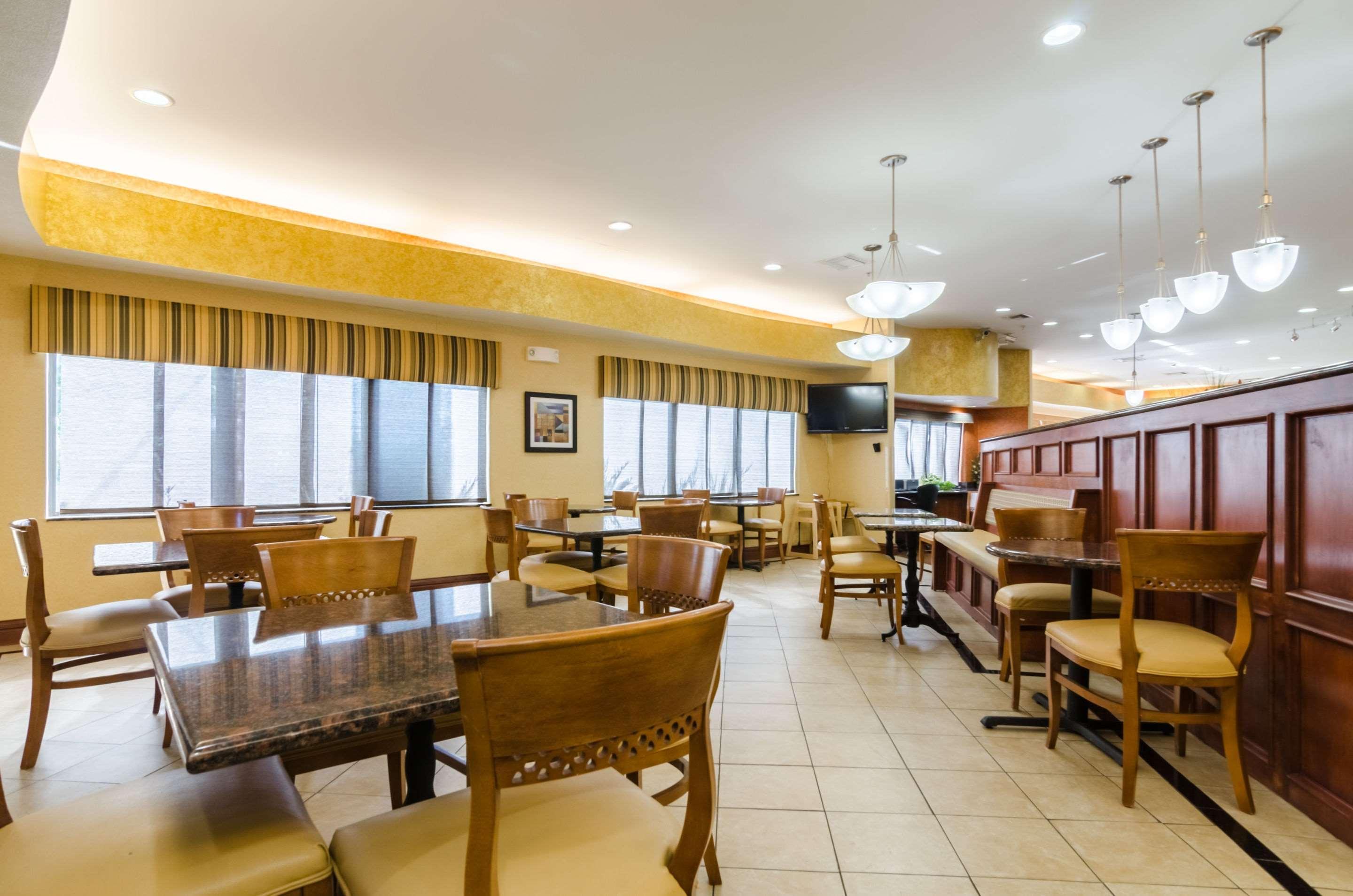 Comfort Suites Salina South Екстер'єр фото