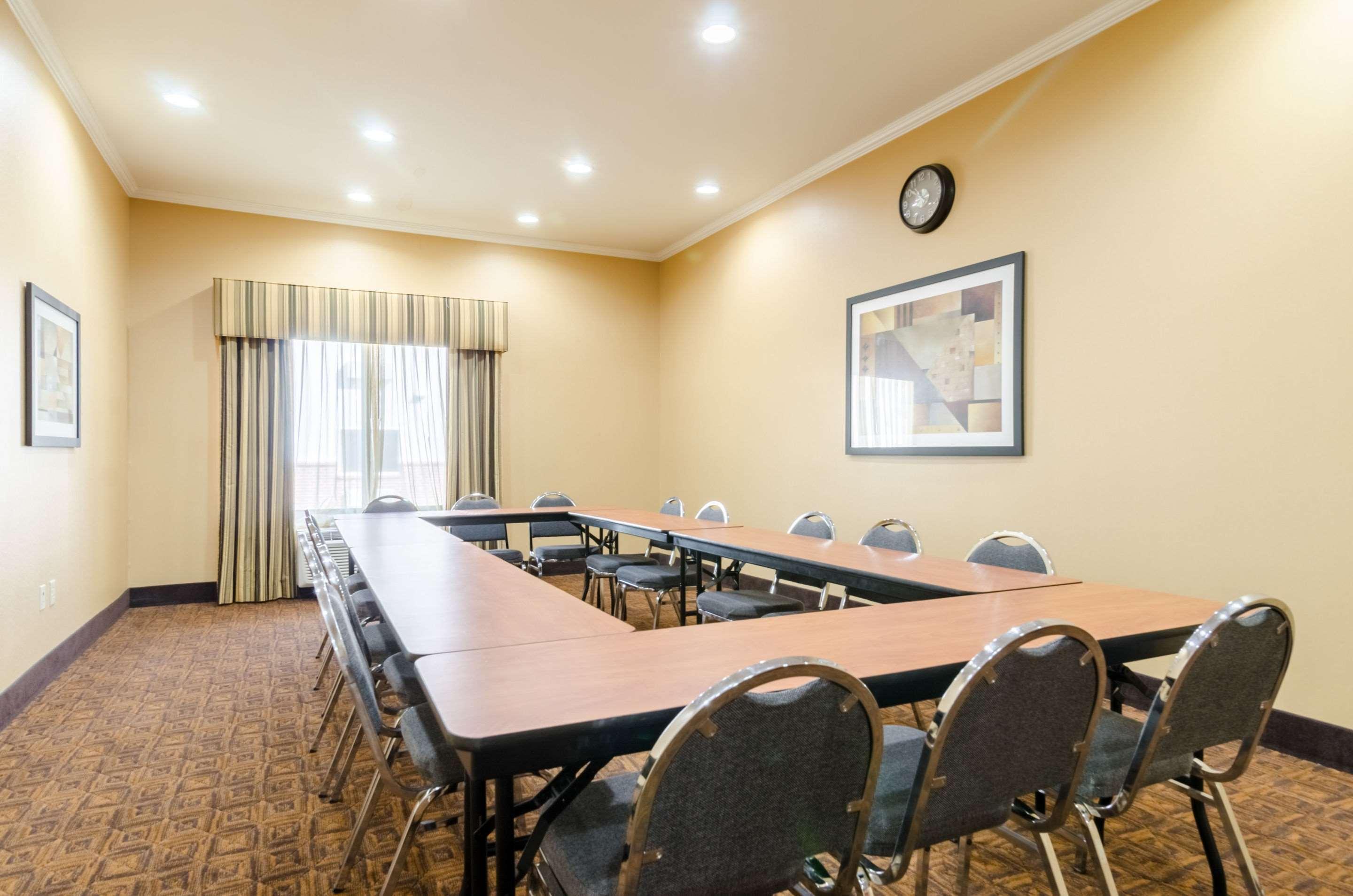 Comfort Suites Salina South Екстер'єр фото