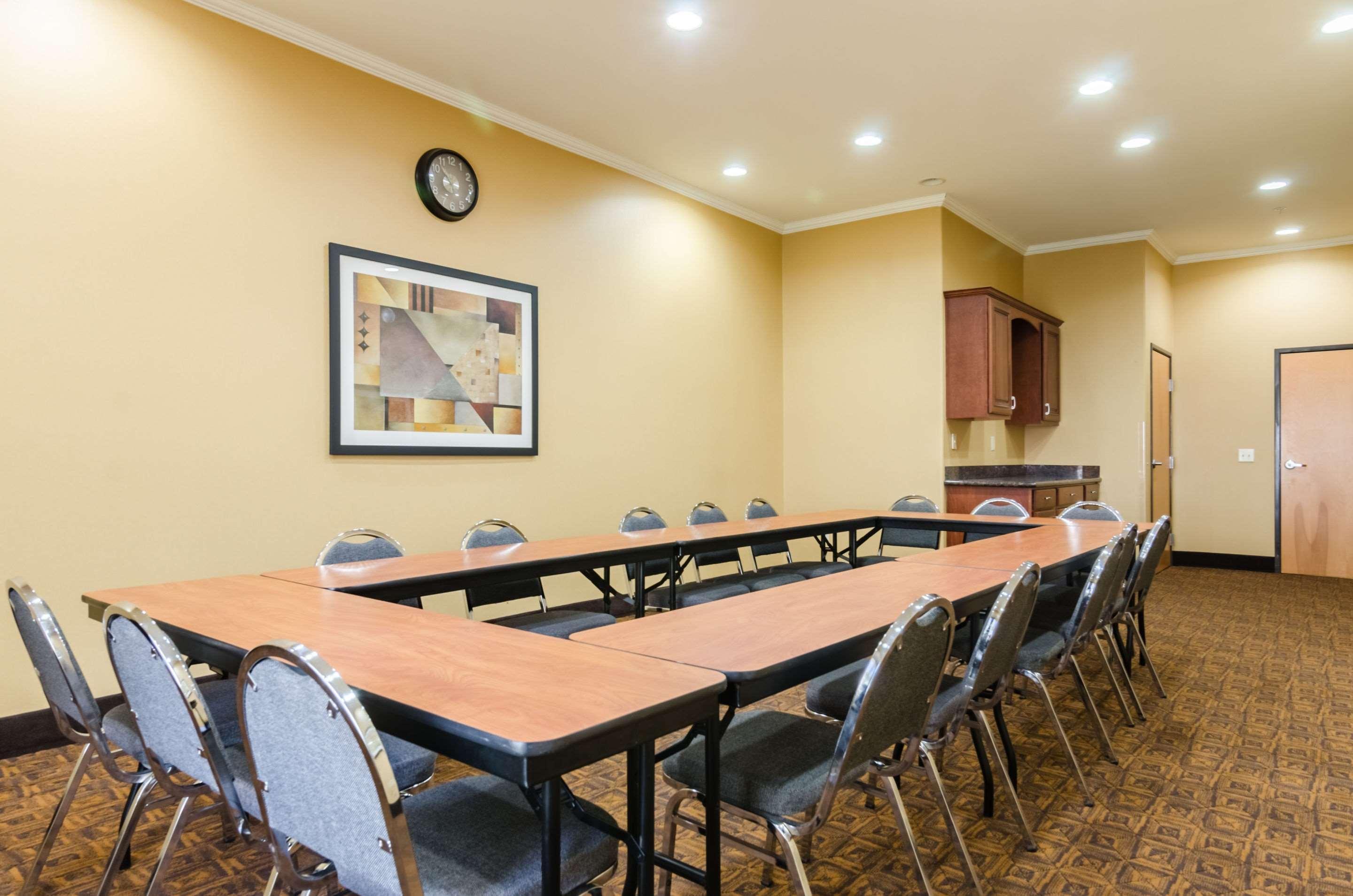 Comfort Suites Salina South Екстер'єр фото