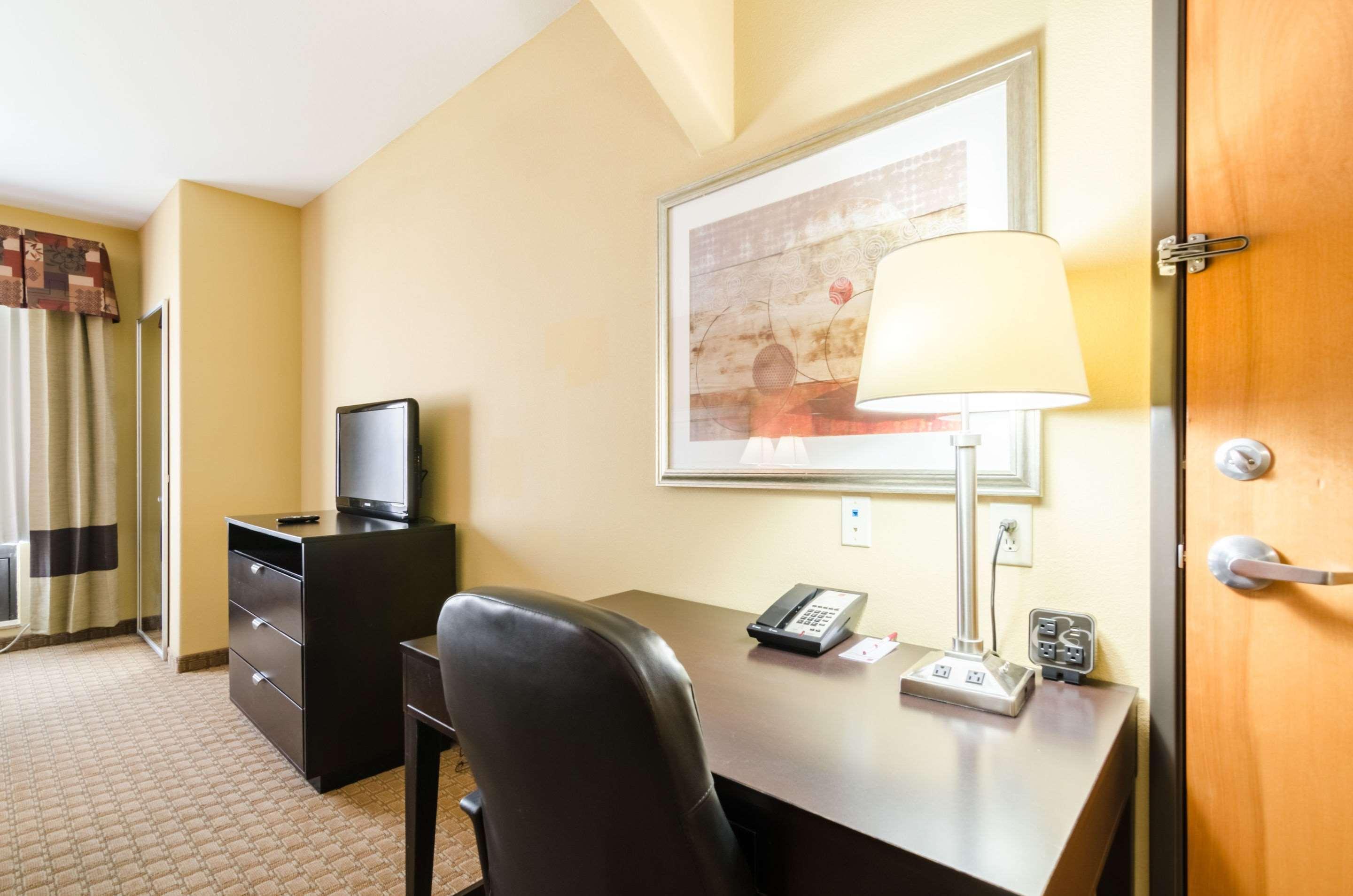 Comfort Suites Salina South Екстер'єр фото