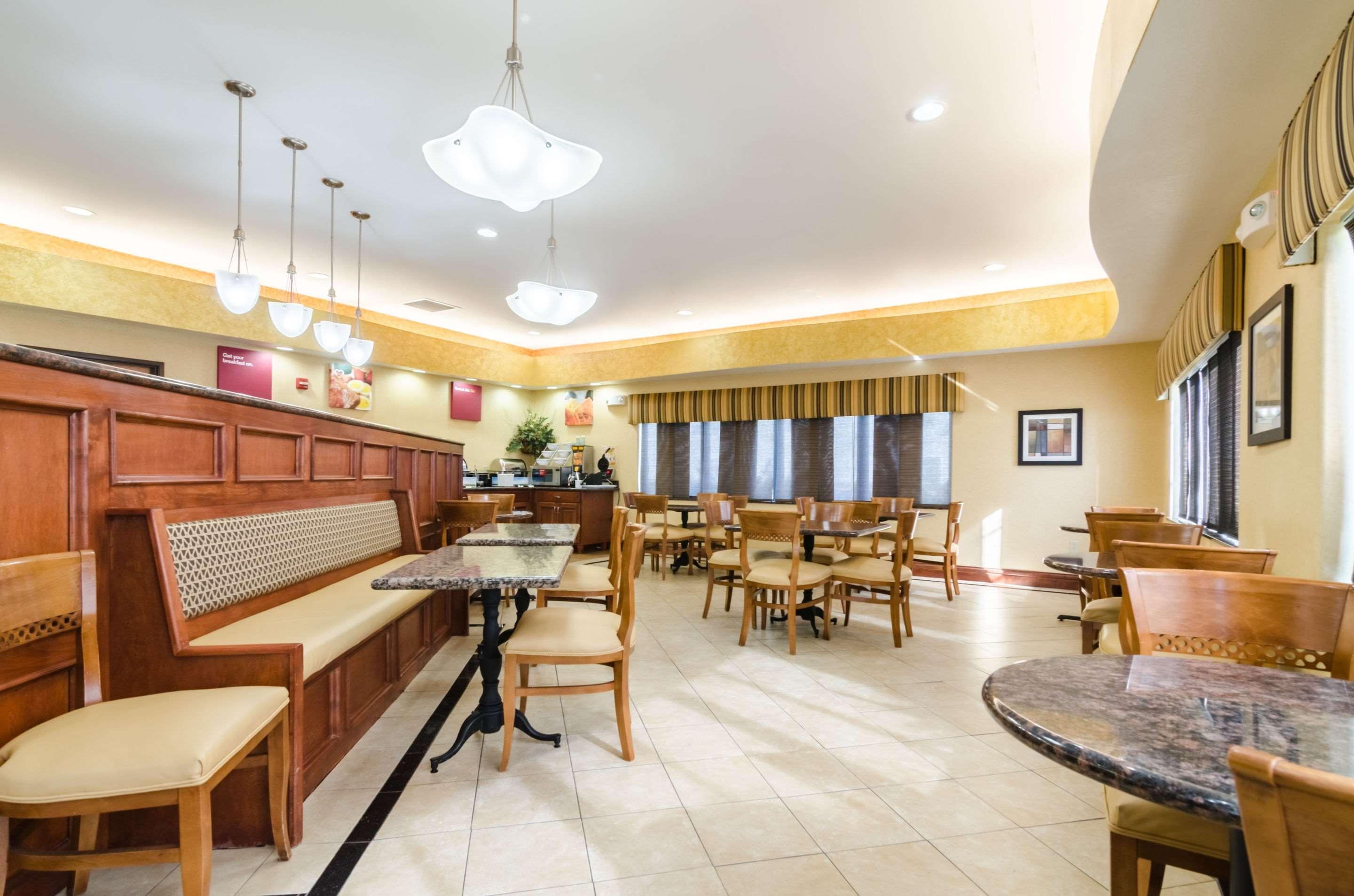 Comfort Suites Salina South Екстер'єр фото