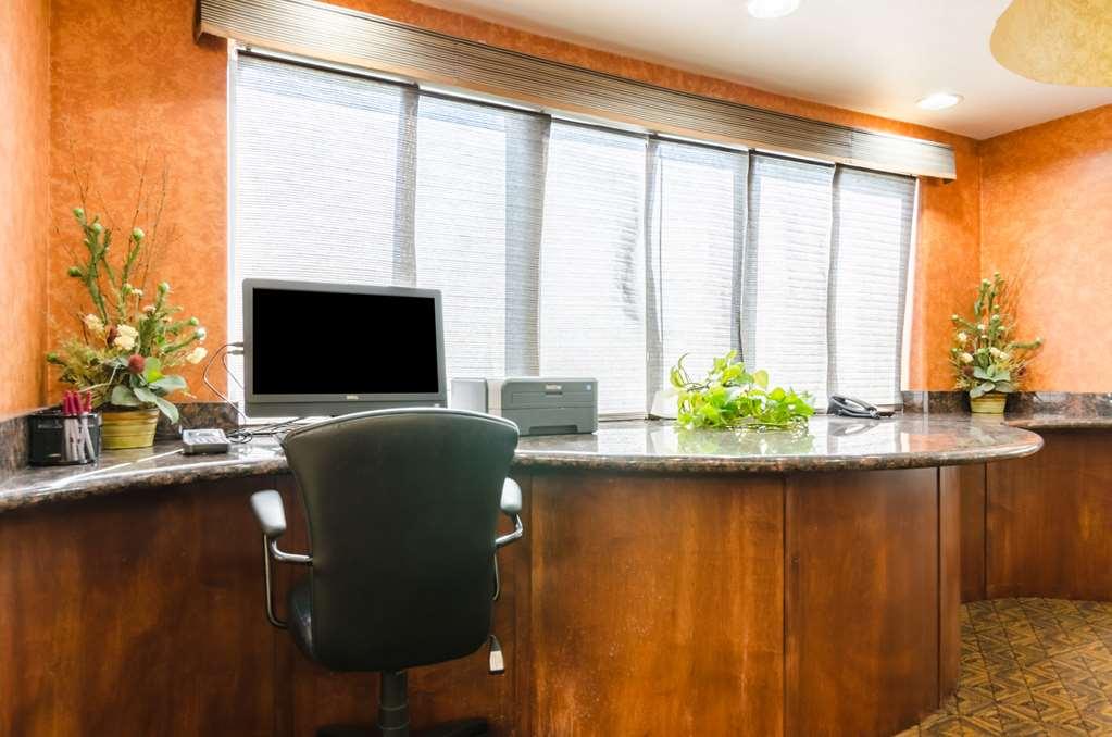 Comfort Suites Salina South Зручності фото