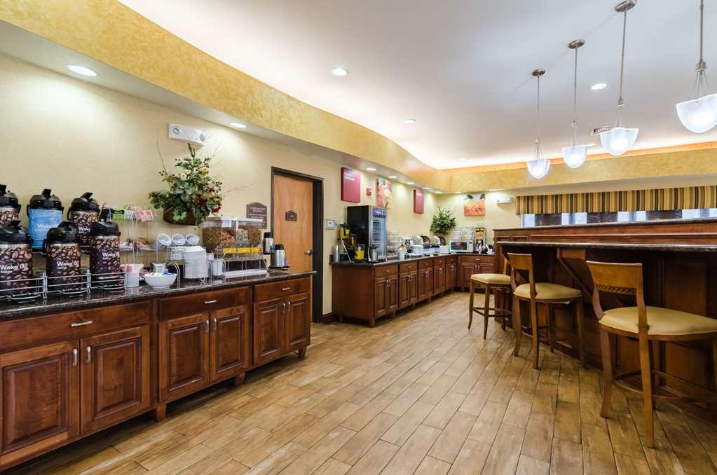 Comfort Suites Salina South Ресторан фото